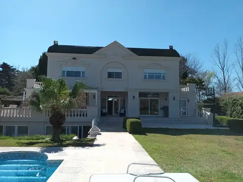 Abril Club de campo Excelete casona de estilo frances con vista al golf