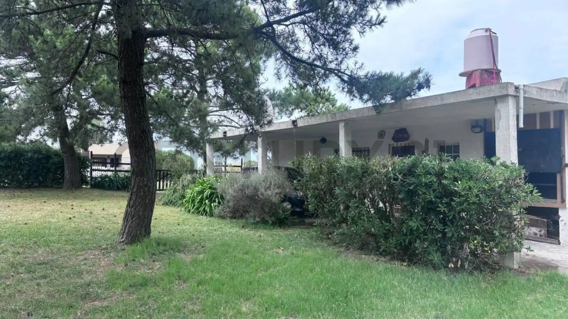Venta Casa 3 ambientes sobre dos lotes