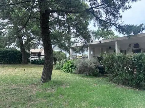 Venta Casa 3 ambientes sobre dos lotes