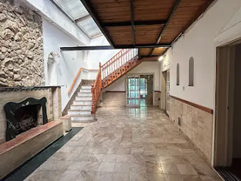 VENTA PH 6 AMBIENTES CON PATIO  Y FONDO LIBRE