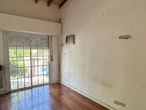 VENTA PH 6 AMBIENTES CON PATIO  Y FONDO LIBRE