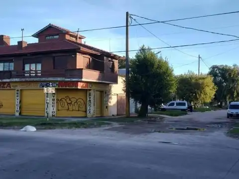 Casa en venta - 3 Dormitorios 1 Baño - Local - 324Mts2 - Mar del Plata