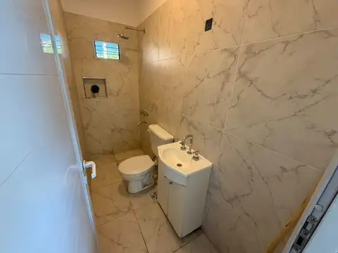 Casa en Alquiler con 2 cocheras