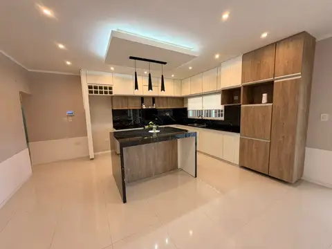 Casa 6 ambientes con 3 baños