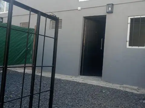 ALQUILER DE DEPTO DE 2 AMBIENTES Y PATIO EN DEL VISO