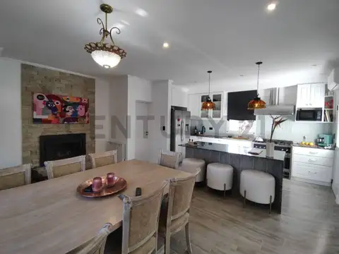 Casa 4 ambientes con 2 baños