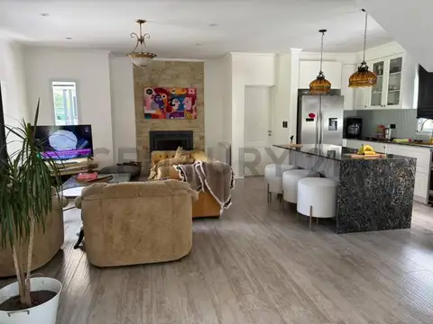 Casa 4 ambientes con 3 baños