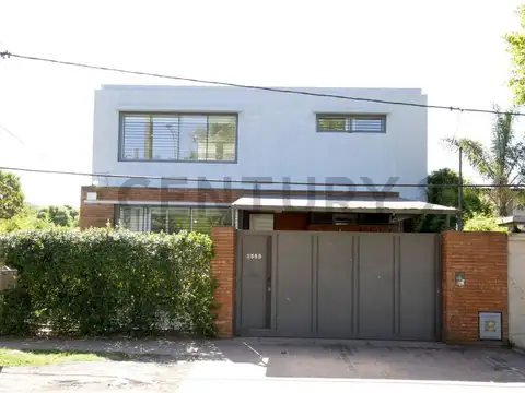 Casa en alquiler en Gonnet - 3 dormitorios