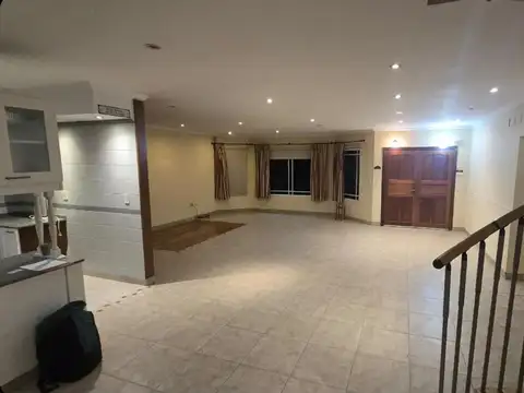 Casa 4 ambientes con 3 baños