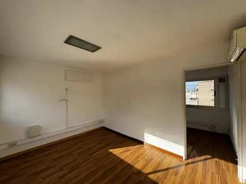 Oficina, dos puestos de trabajos, recibidor, Venta, Centro, Rosario