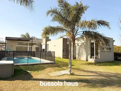 Casa en venta con 3 dormitorios y pileta en el Canton Islas Escobar