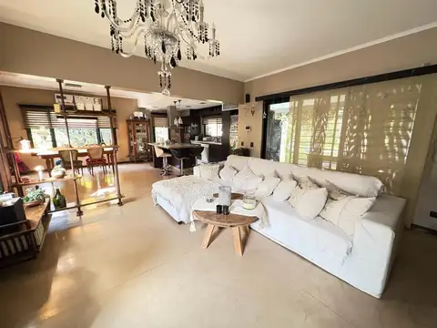 Casa 4 ambientes con 3 baños