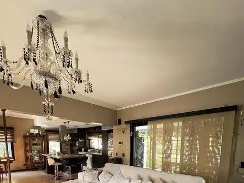 Casa en Venta en Barrio Parque Leloir, USD 380.000