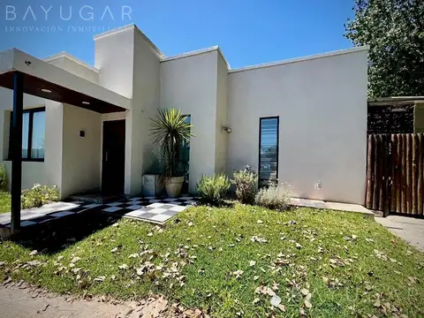 Venta Casa en Barrio Privado San Ramón - Pilar del Este