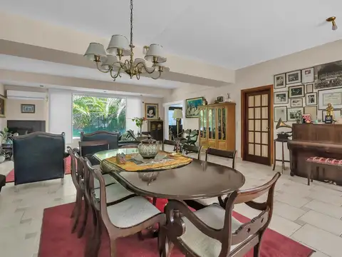 Casa 7 ambientes con 2 baños