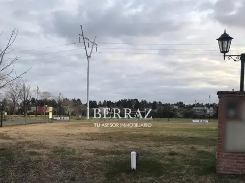 Lote de 882 m2 en venta en barrio Altos de Campo Grande Pilar