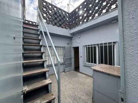 VENTA PH 4 AMBIENTES CON  PATIO y TERRAZA PROPIA