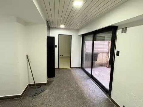 OFICINA EN ALQUILER. 122 MTS. SOTANO Y PATIO. AV. JUAN B. JUSTO 3800. PATERNAL