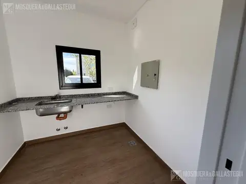 Casa en Venta en Pilar del Este - San Ramon, USD 185.000