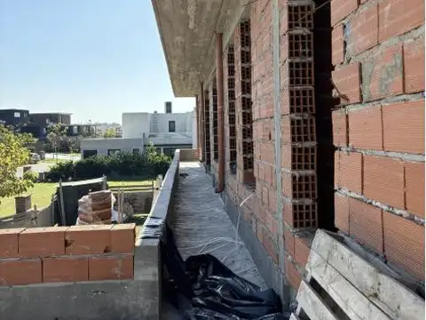 Casa en Venta con 6 cocheras