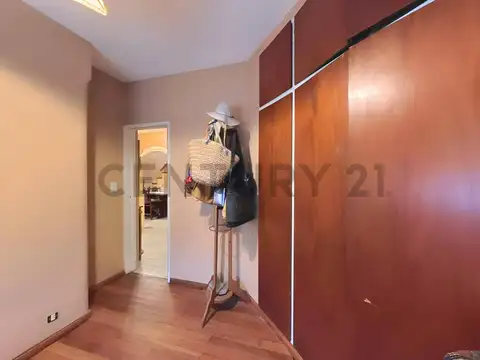 VENTA PH 4 AMBIENTES EN MONTE CASTRO