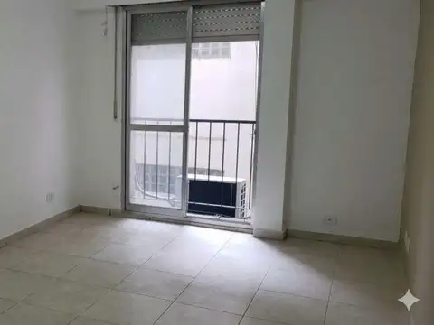 Monoambiente en L en buen estado!
