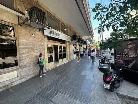 VENTA Local  en 3 plantas- 1225m2 - Av Cabildo -