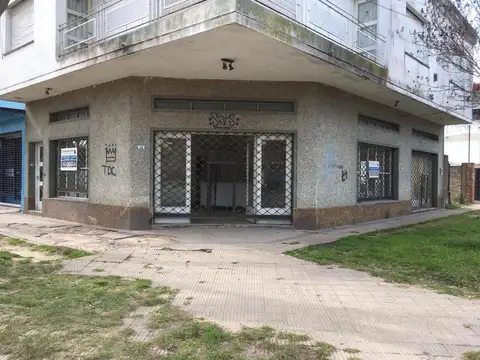 Local comercial en Marcos Paz con ofiicna