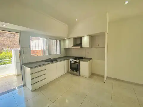 Depto Tipo Casa en Alquiler en Valentín Alsina, $ 900.000