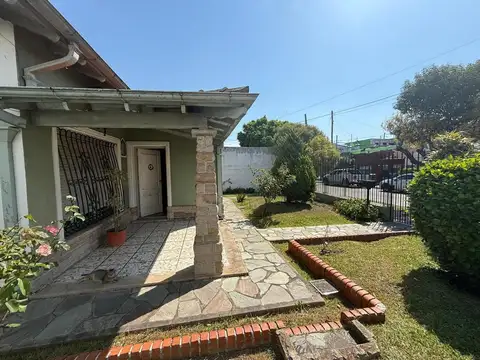 Casa 5 ambientes con 3 baños