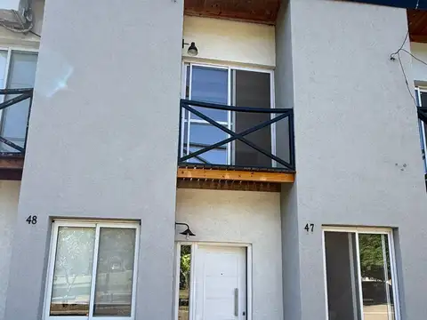 Casa tipo duplex en barrio cerrado