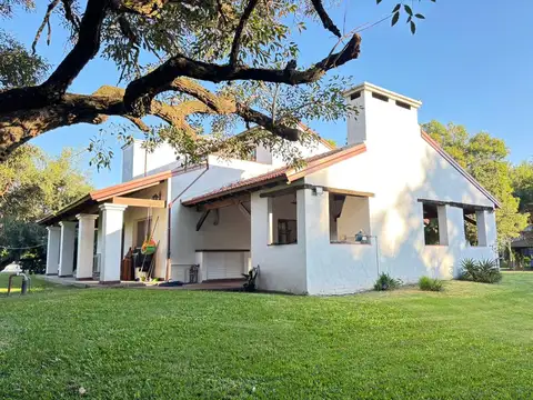 Casa 7 ambientes con 3 baños