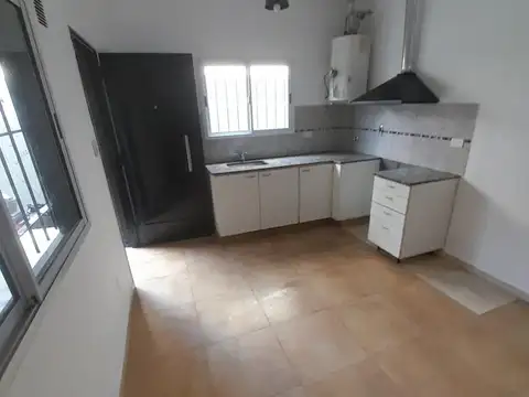 Depto Tipo Casa en Alquiler en Jose Leon Suarez, $ 500.000