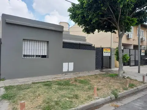 Ph en Alquiler - 2 amb con patio  Emilio Zola y Santa Cruz. 