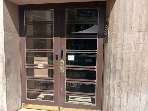 Defensa 1800 2° - Departamento de Dos Ambientes en Frente de Parque Lezama