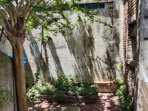Casa 7 ambientes con 2 baños