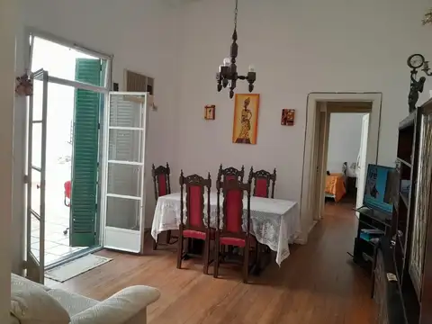 Venta de Depto. de 2  amb c/ dep. y patio. Parque Patricios.