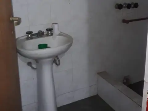 Dos casas y Local en Villa Luzuriaga