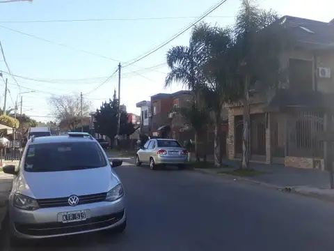 Dos casas y Local en Villa Luzuriaga