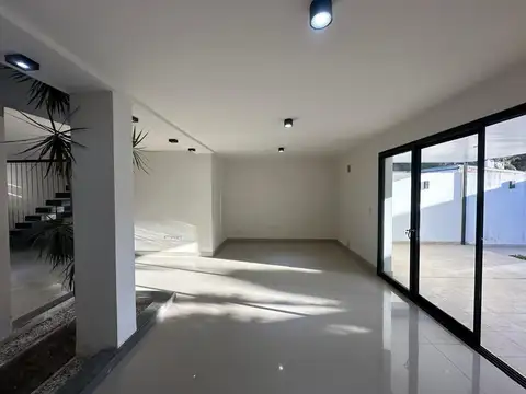 Casa en Alquiler de 3 dormitorios