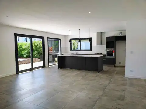 VENTA CASA 5 AMBIENTES CON PISCINA RUMENCO JOVEN