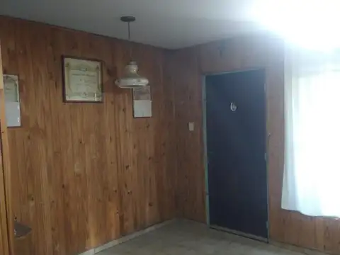 Casa 7 ambientes con 2 baños