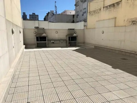 HERMOSO MONOAMBIENTE DIVISIBLE AL FRENTE CON BALCÓN - APTO PROFESIONAL