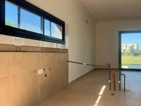 Casa en Venta con 5 cocheras