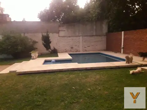 Casa en Venta con 2 cocheras