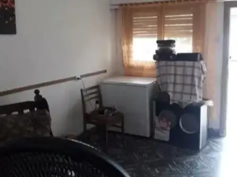 Casa en venta - 2 Dormitorios 1 Baño - Cochera - 300Mts2 - La Plata