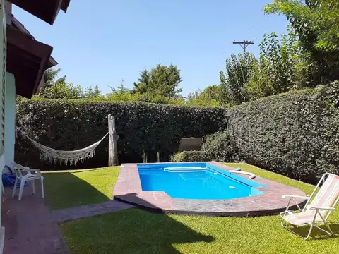 Casa 4 ambientes con 2 baños