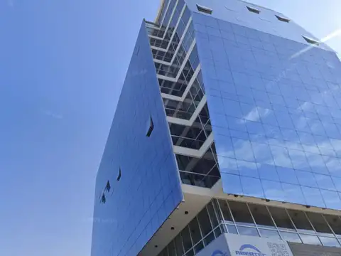 Oficina en Alquiler con 2 cocheras