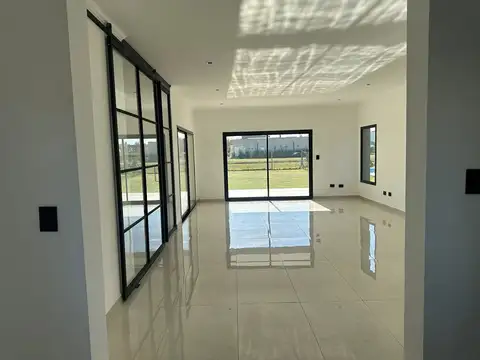 Casa 6 ambientes con 3 baños
