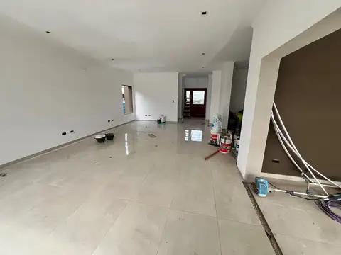 Casa 6 ambientes con 3 baños